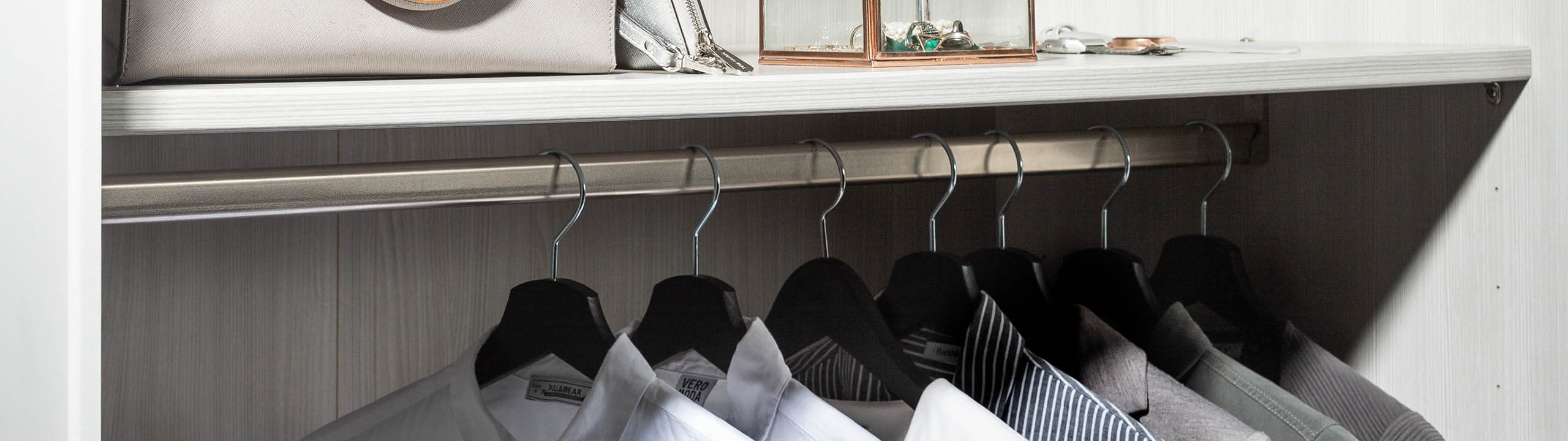 Je kledingkast inrichten en organiseren met onze tips